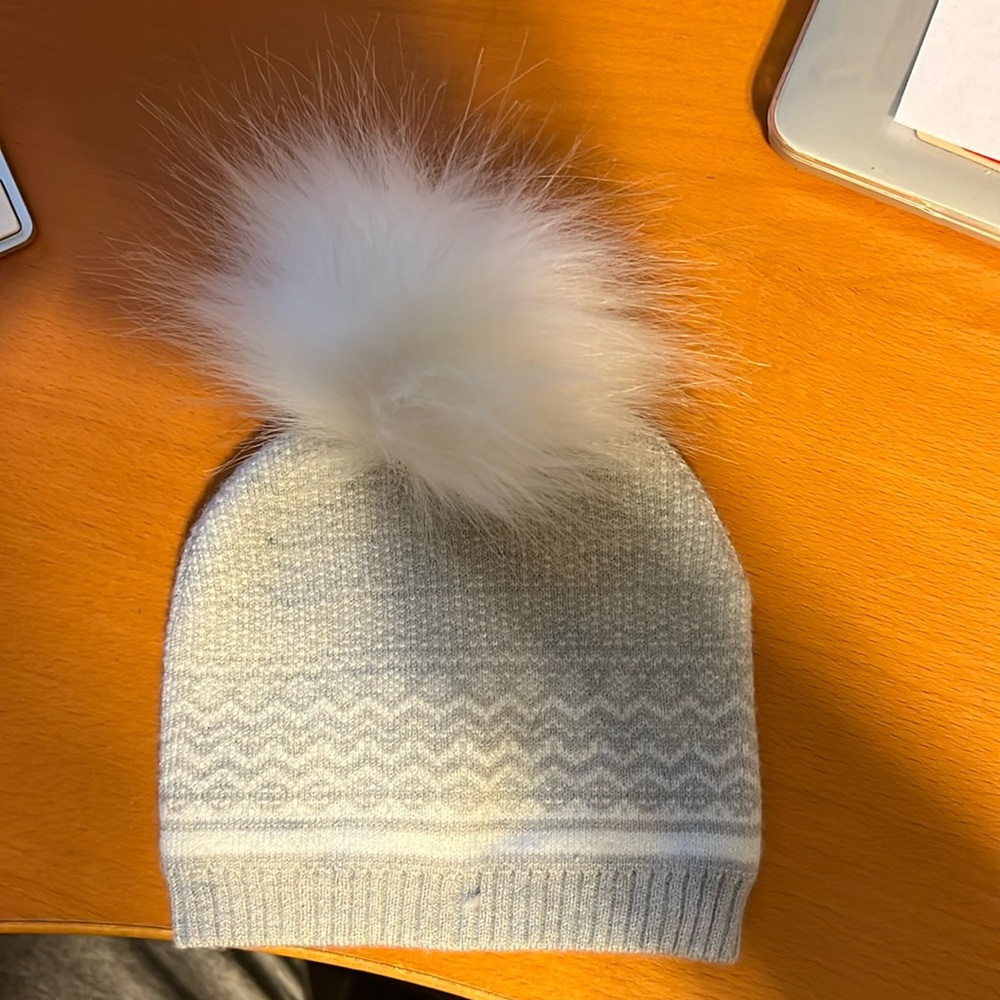 NYGB baby Pom Pom knit Hat very nice and clean and cute